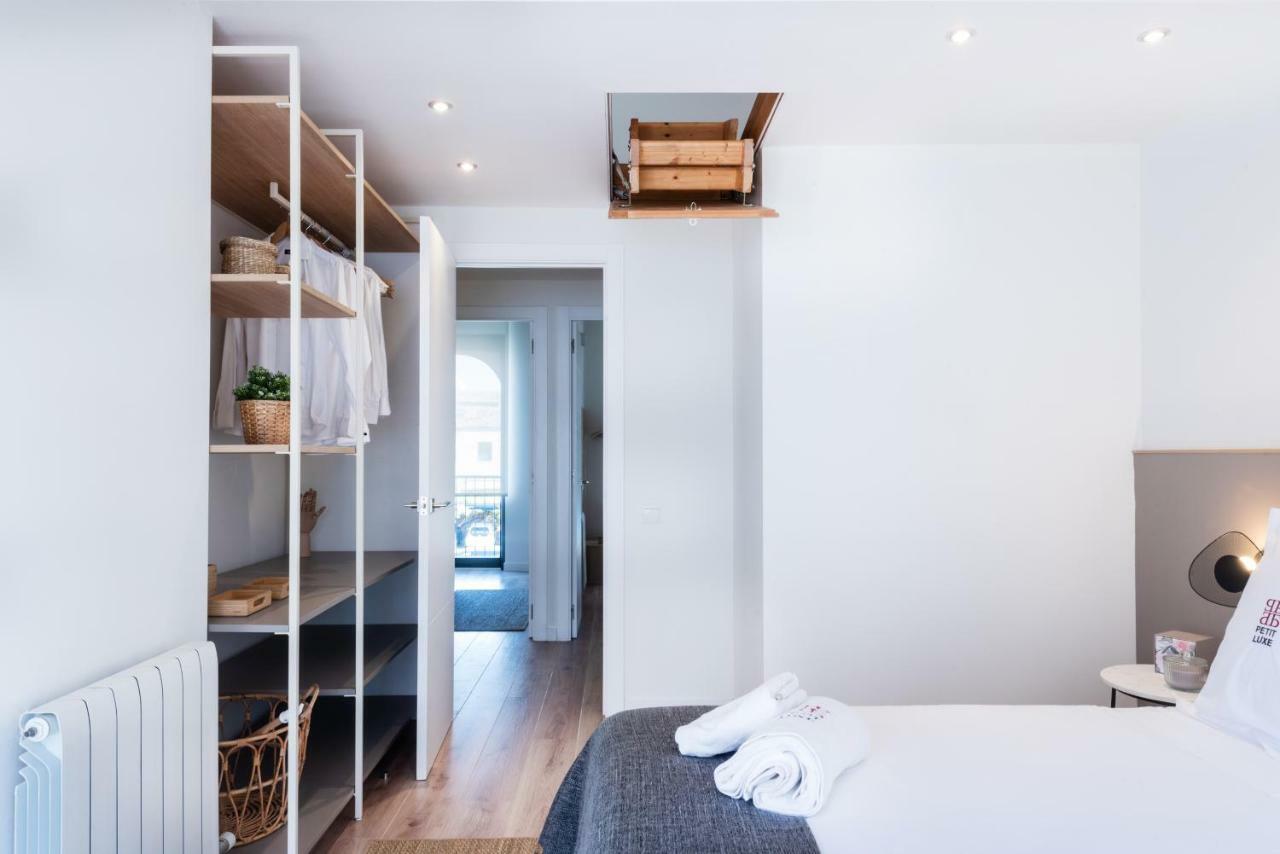 Petit Luxe Tobella Esquerra * Terrassa