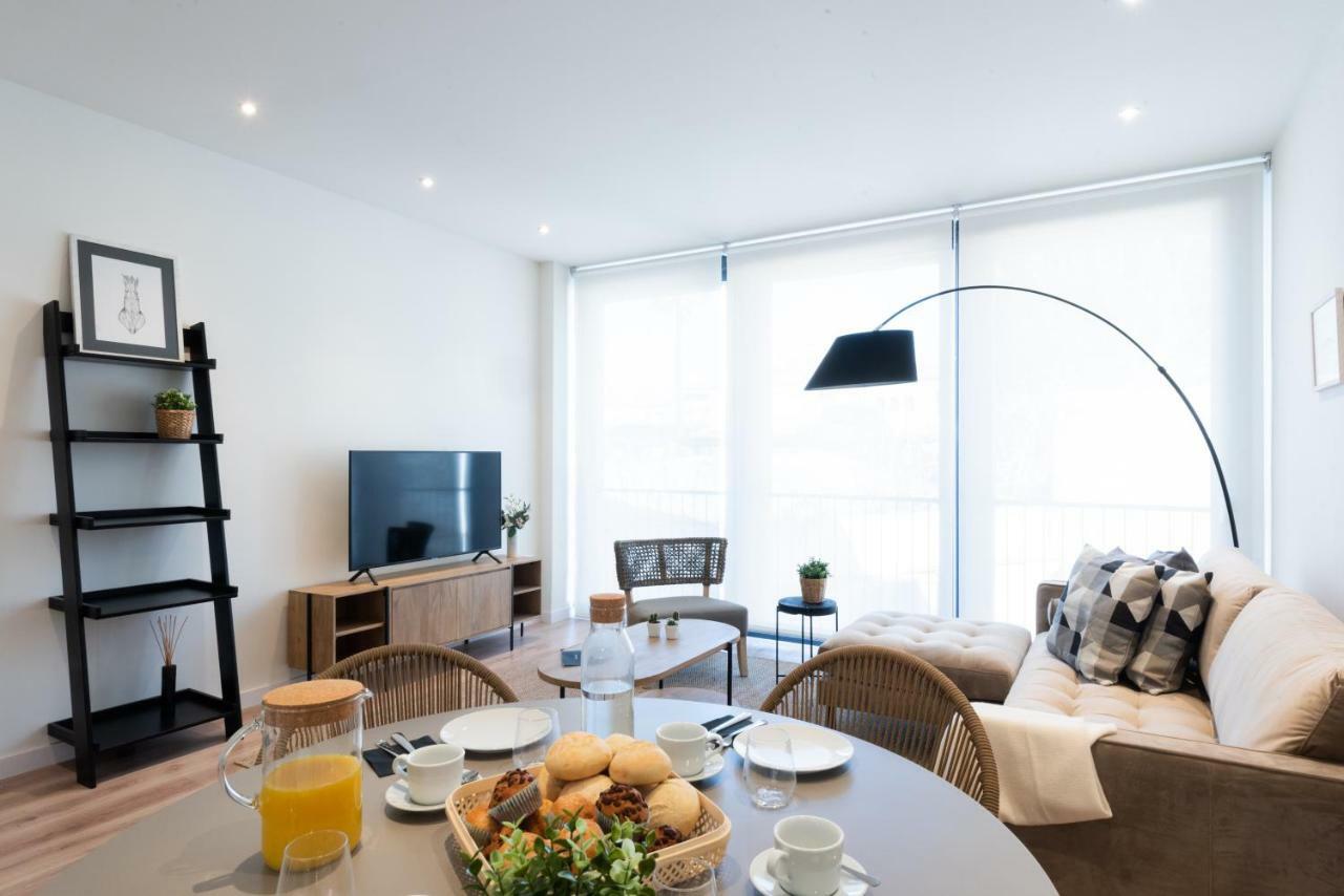 Petit Luxe Tobella Esquerra * Terrassa